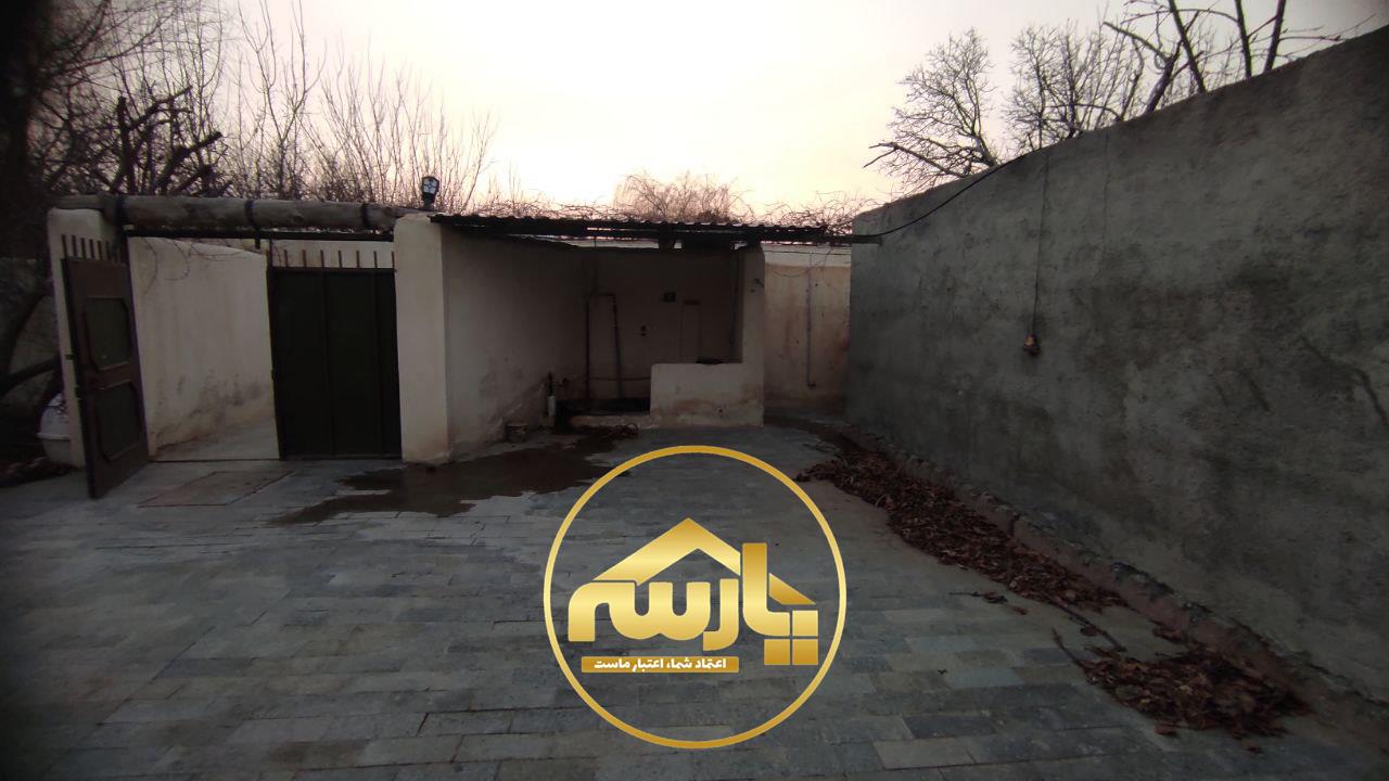 خانه ویلایی 1000 متری با 240 متر بنای کلاسیک در منطقه لم آباد ملارد 